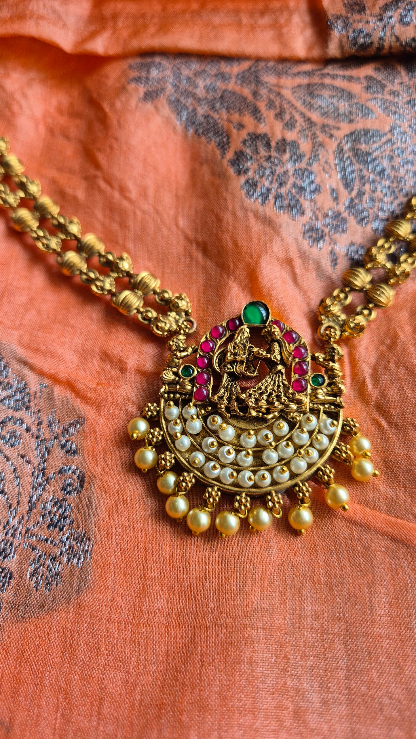 Couple Designed Necklace Set